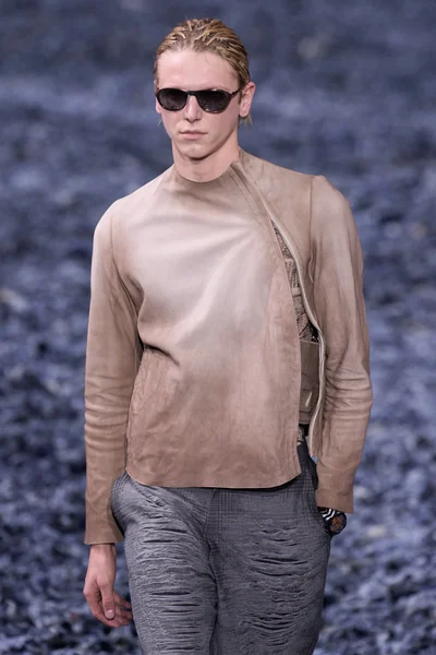 Look 15